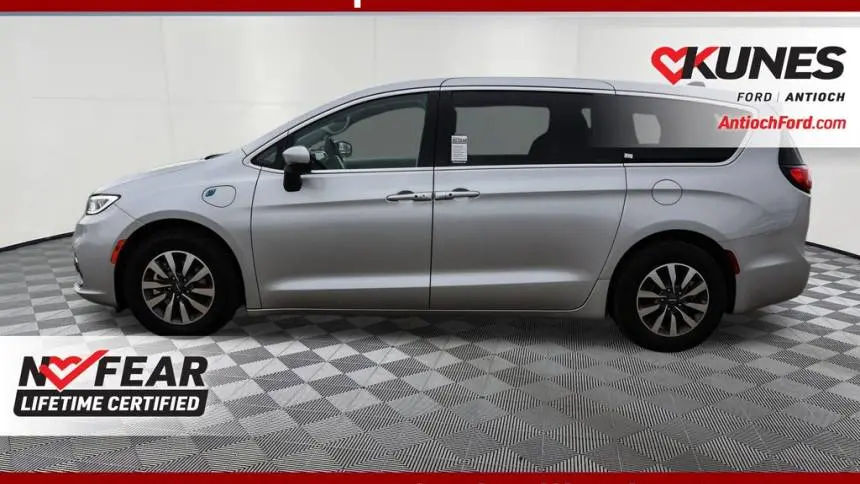2023 Chrysler Pacifica 2C4RC1L78PR556215