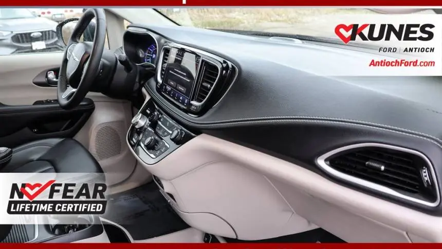 2023 Chrysler Pacifica 2C4RC1L78PR556215