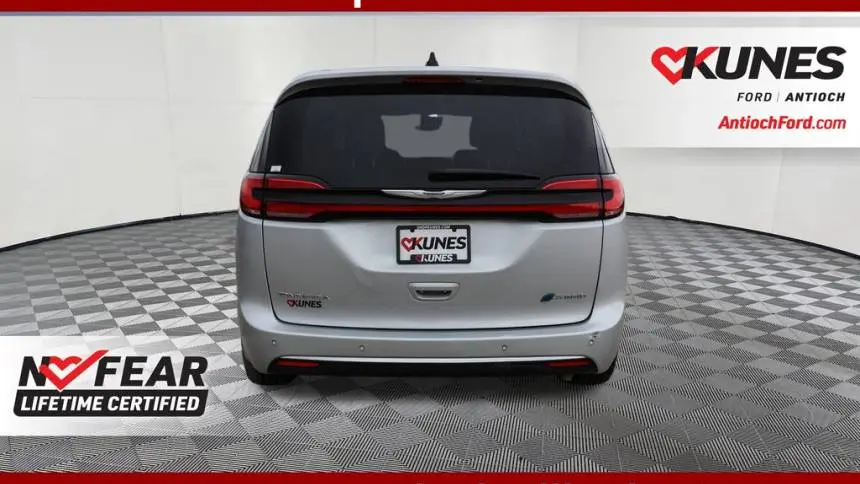 2023 Chrysler Pacifica 2C4RC1L78PR556215