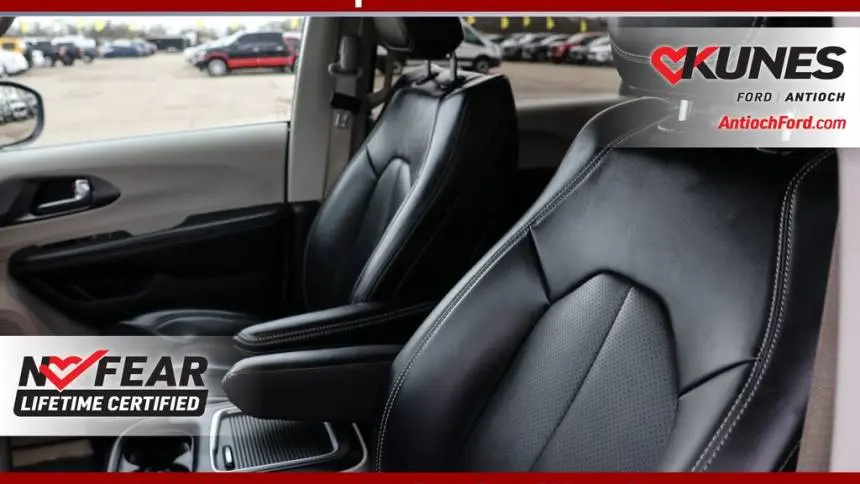2023 Chrysler Pacifica 2C4RC1L78PR556215