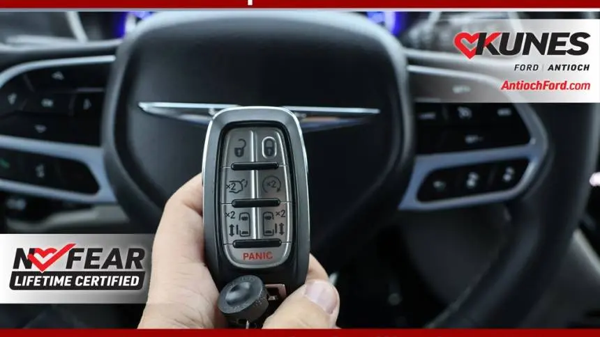 2023 Chrysler Pacifica 2C4RC1L78PR556215