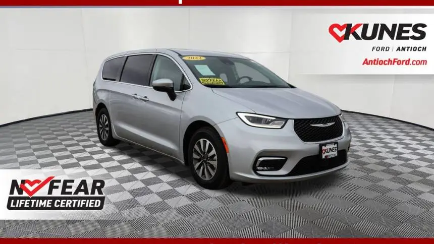 2023 Chrysler Pacifica 2C4RC1L78PR556215