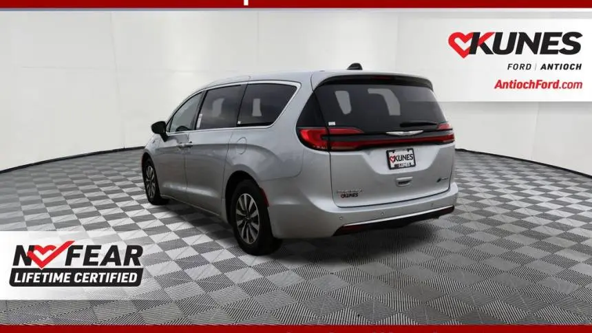 2023 Chrysler Pacifica 2C4RC1L78PR556215