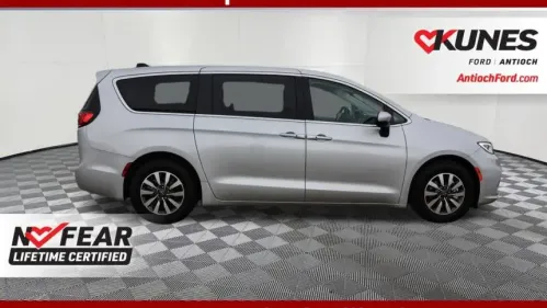 2023 Chrysler Pacifica 2C4RC1L78PR556215