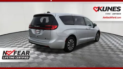 2023 Chrysler Pacifica 2C4RC1L78PR556215