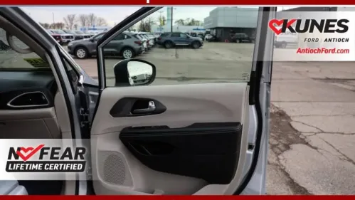 2023 Chrysler Pacifica 2C4RC1L78PR556215