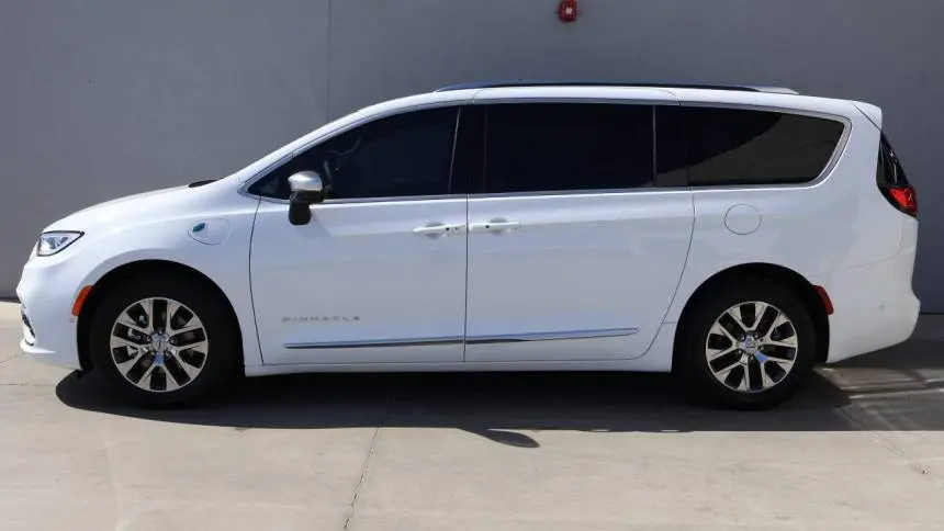 2025 Chrysler Pacifica 2C4RC1N72SR538234