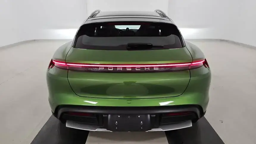 2022 Porsche Taycan - Images - 5