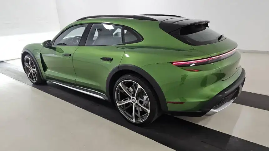 2022 Porsche Taycan - Images - 6