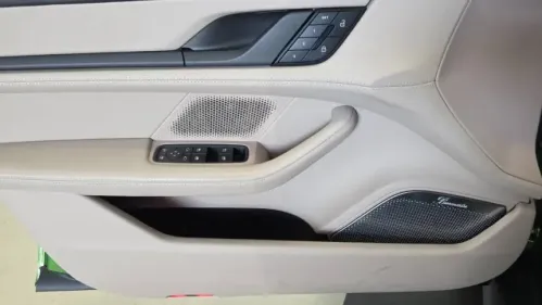 2022 Porsche Taycan - Images - 9