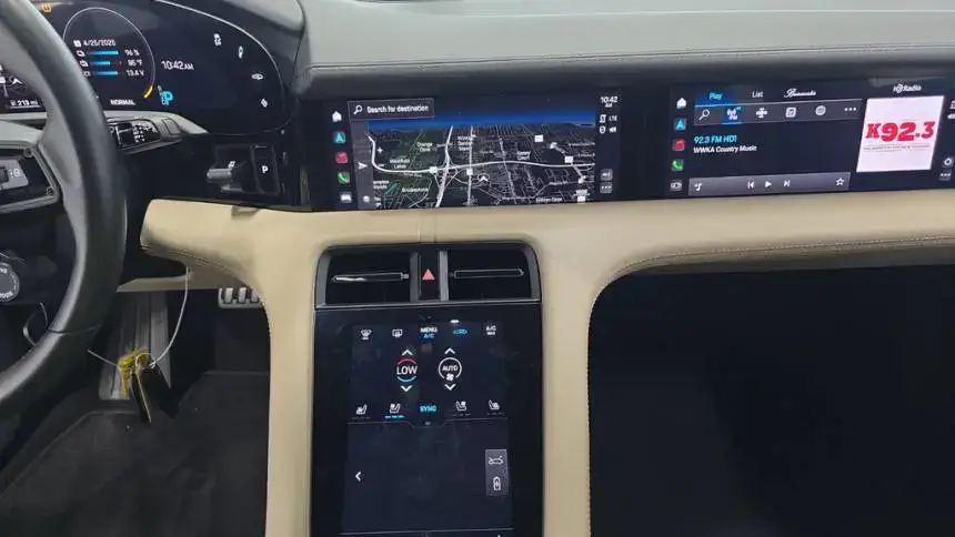 2022 Porsche Taycan - Images - 10