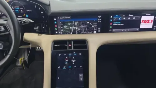 2022 Porsche Taycan - Images - 10