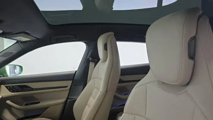 2022 Porsche Taycan - Images - 12