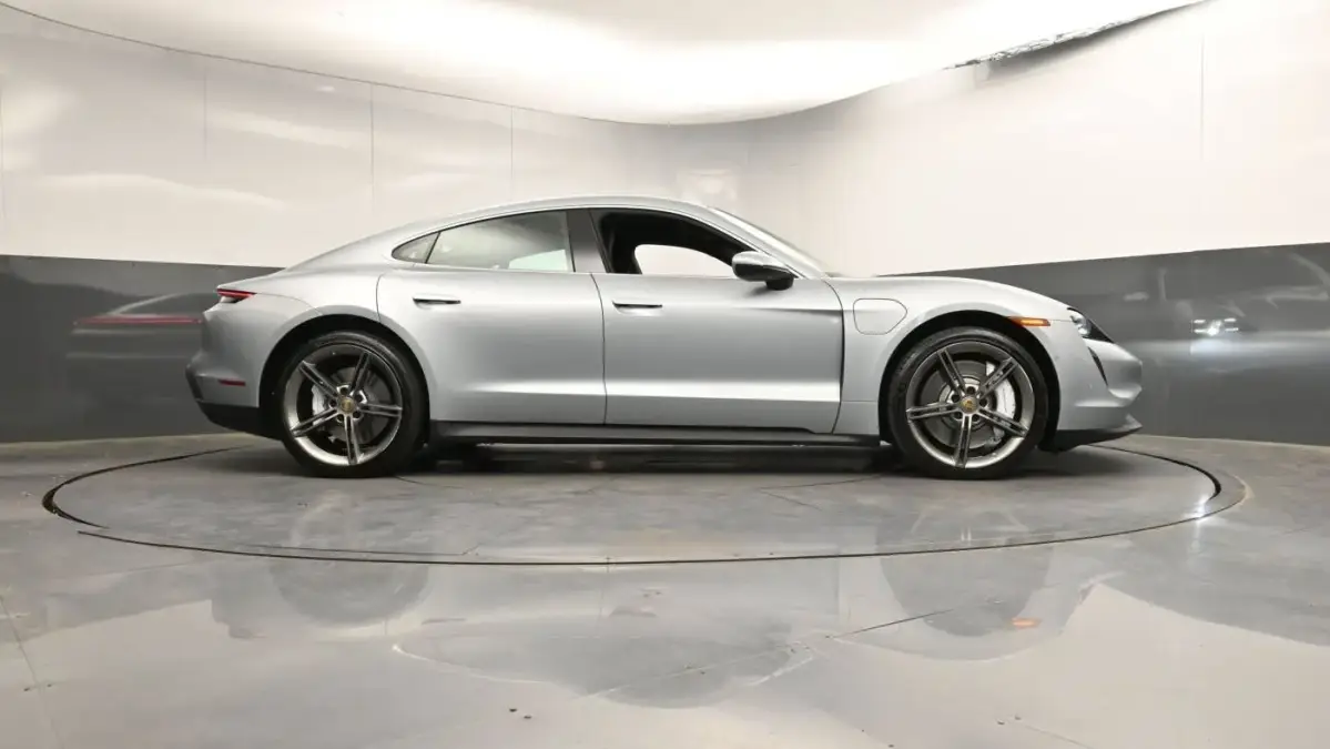2024 Porsche Taycan - Images - 32