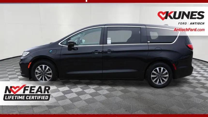 2022 Chrysler Pacifica 2C4RC1L77NR120209