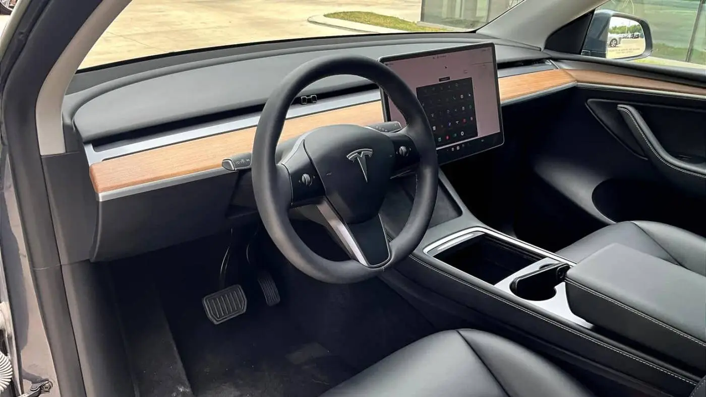 2023 Tesla Model Y 7SAYGDEE1PA090880