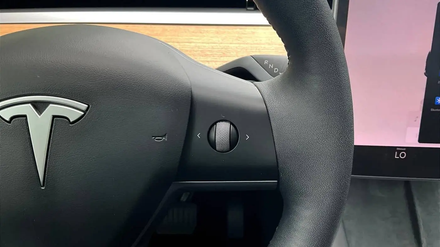 2023 Tesla Model Y 7SAYGDEE1PA090880