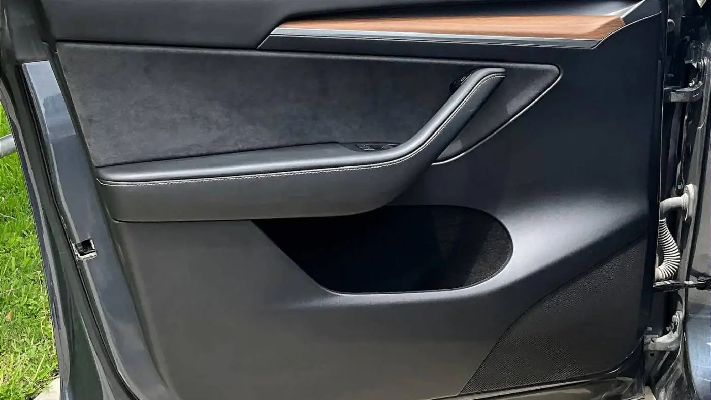 2023 Tesla Model Y 7SAYGDEE1PA090880