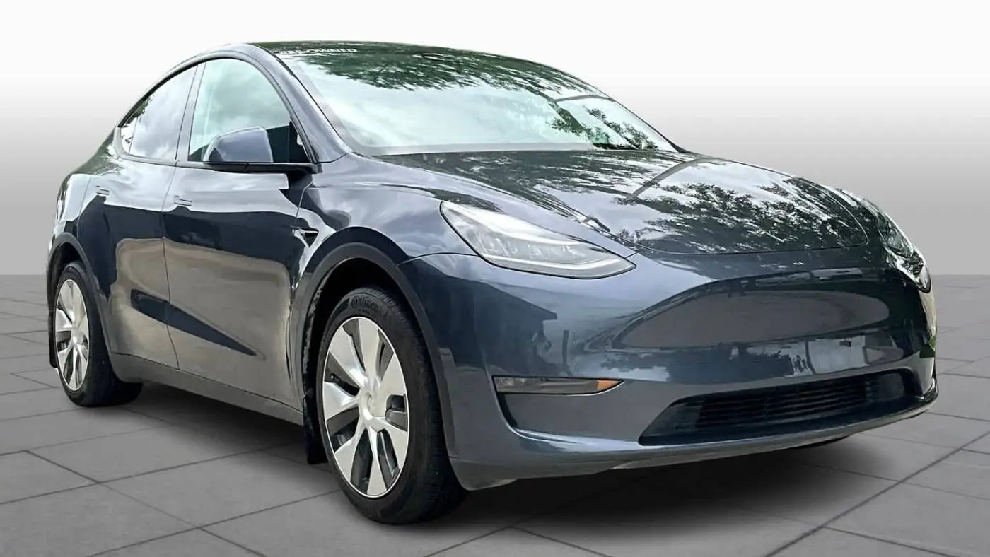 2023 Tesla Model Y 7SAYGDEE1PA090880