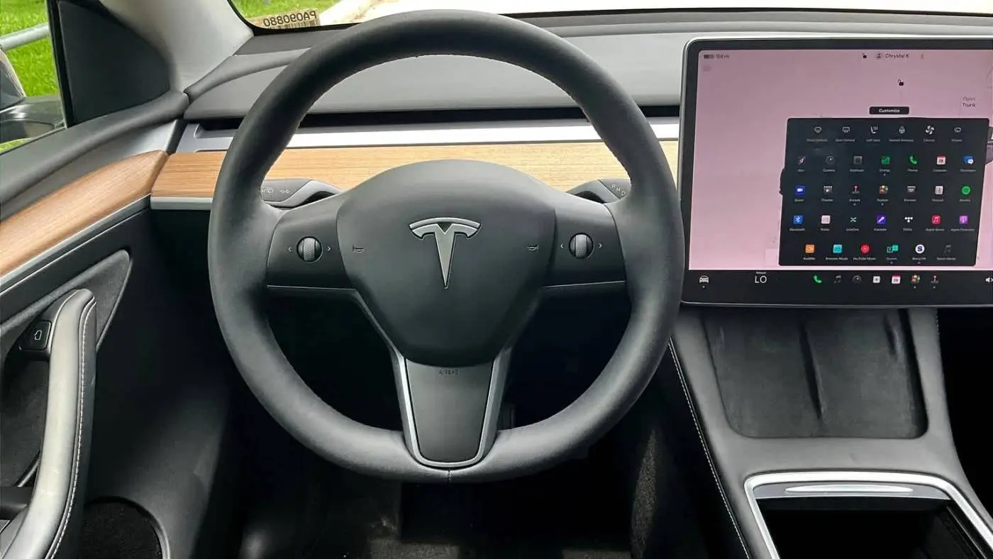 2023 Tesla Model Y 7SAYGDEE1PA090880