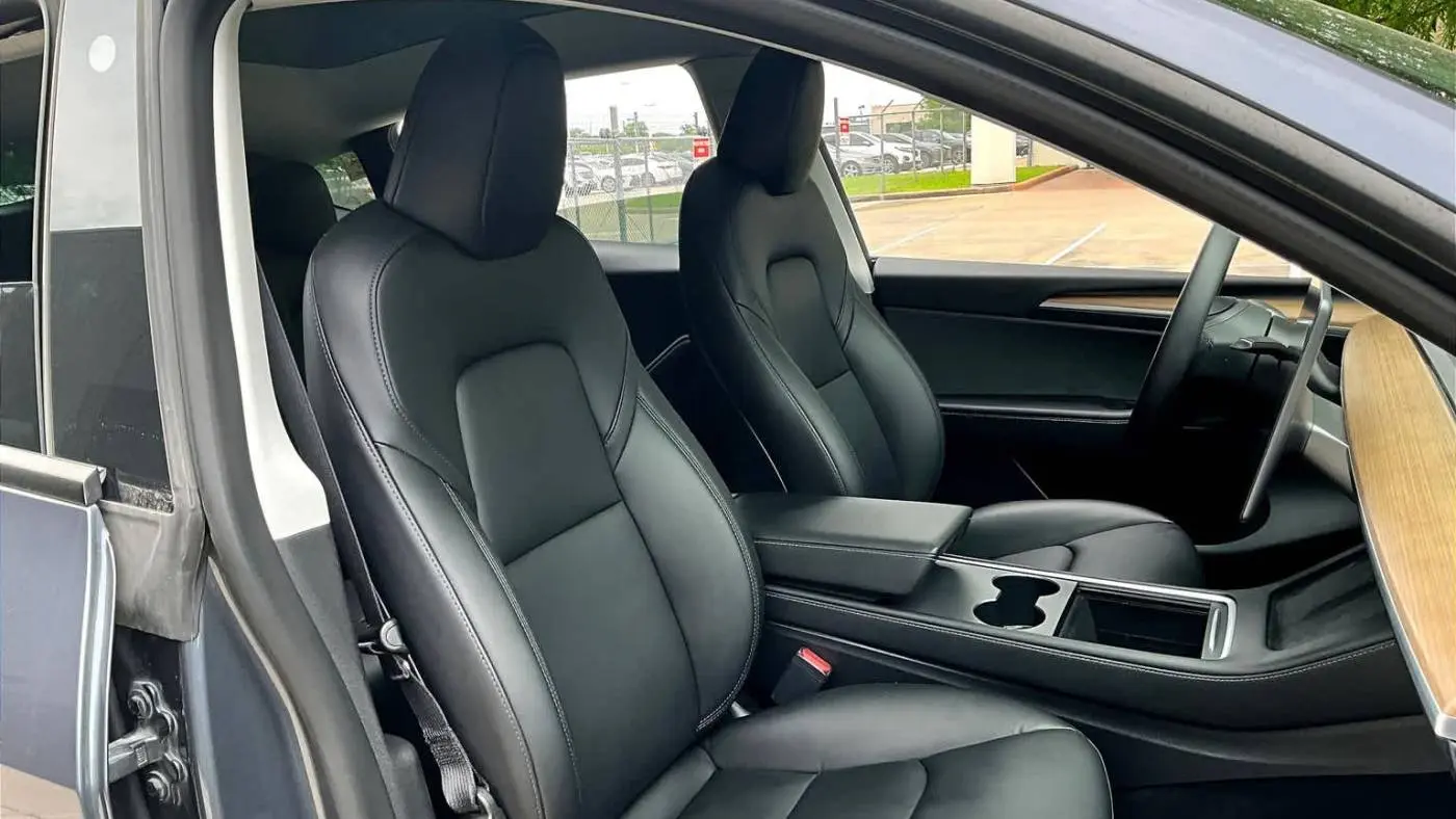2023 Tesla Model Y 7SAYGDEE1PA090880