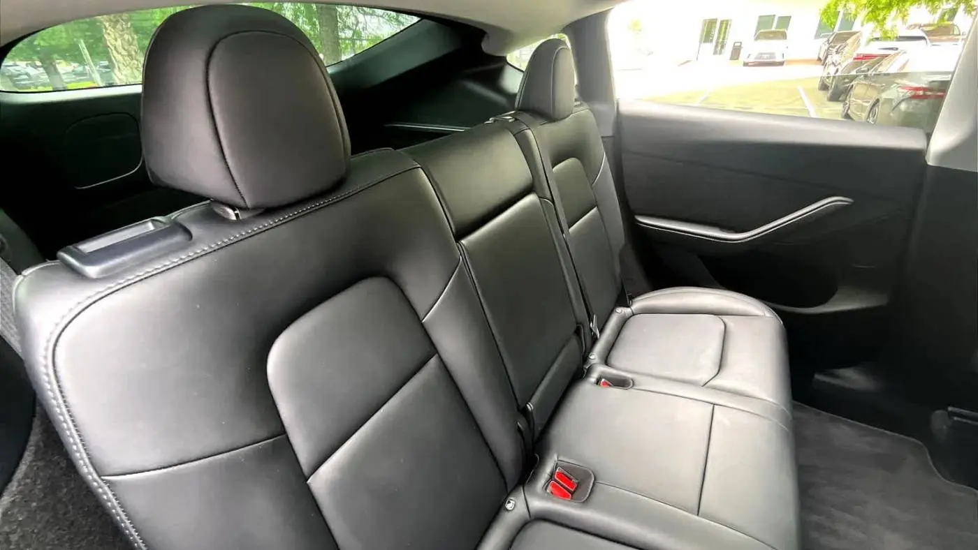 2023 Tesla Model Y 7SAYGDEE1PA090880