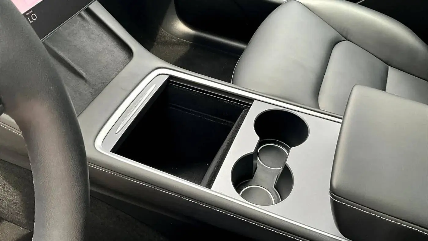 2023 Tesla Model Y 7SAYGDEE1PA090880