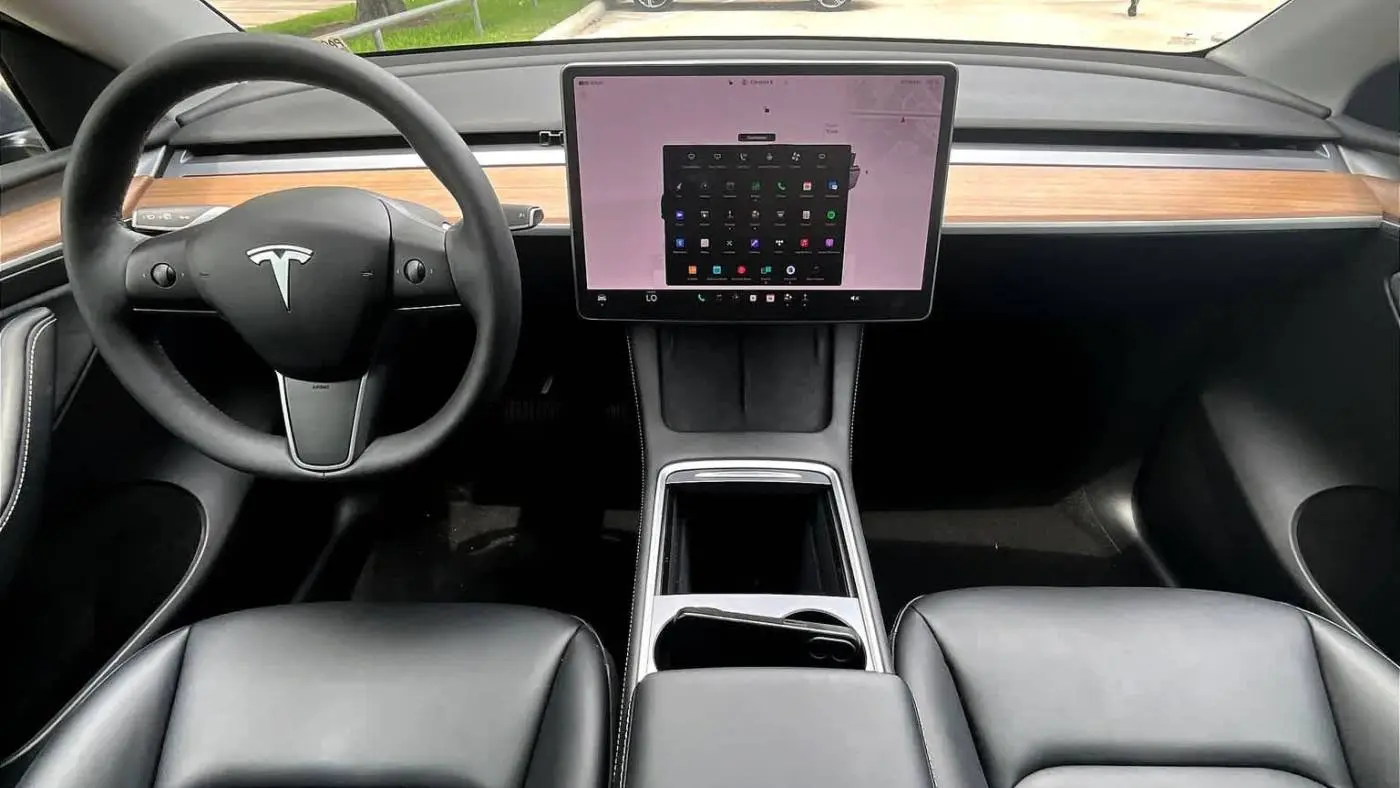 2023 Tesla Model Y 7SAYGDEE1PA090880