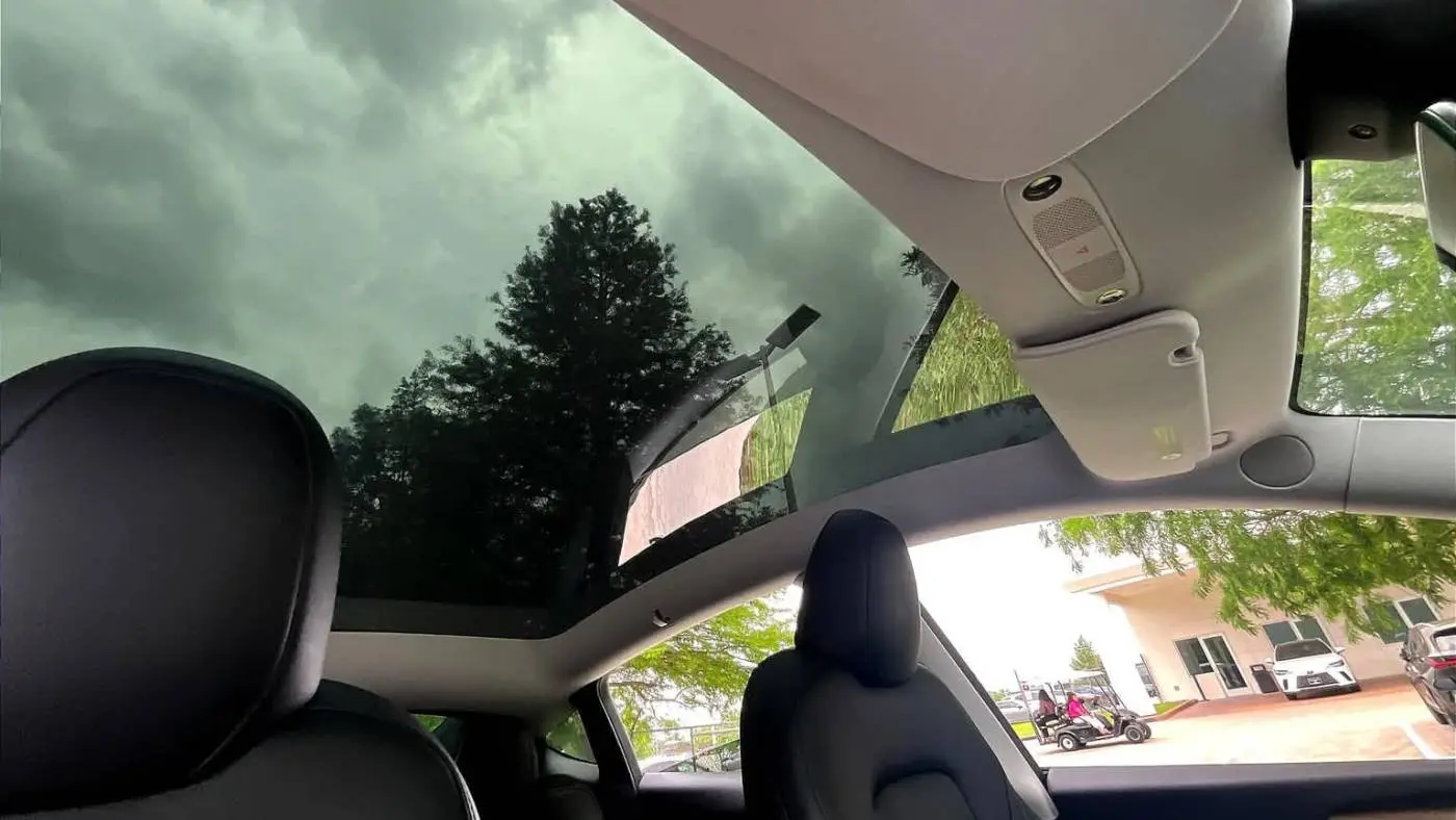2023 Tesla Model Y 7SAYGDEE1PA090880
