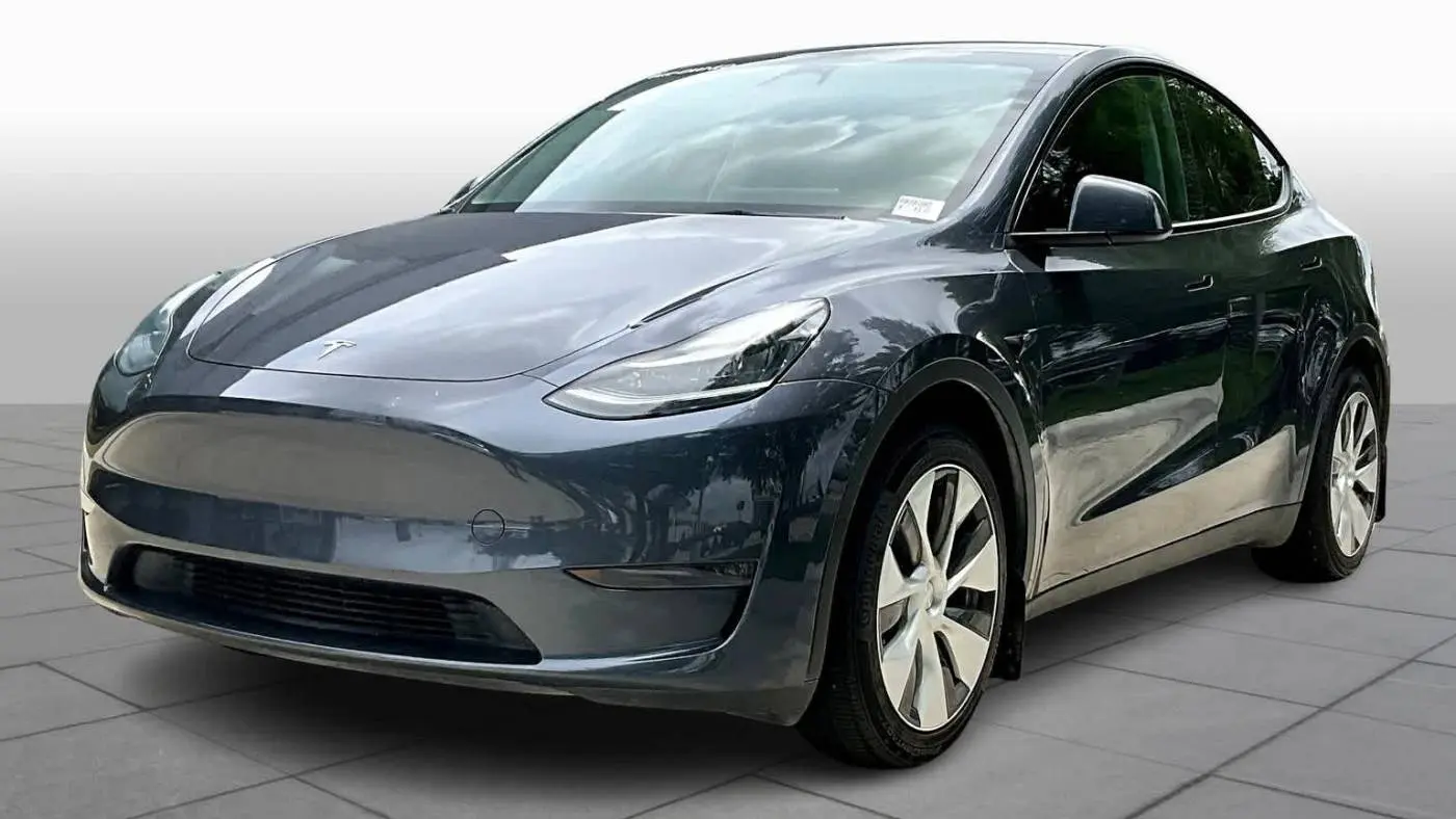 2023 Tesla Model Y 7SAYGDEE1PA090880
