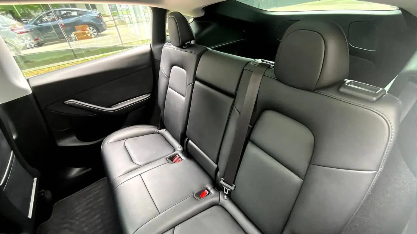 2023 Tesla Model Y 7SAYGDEE1PA090880