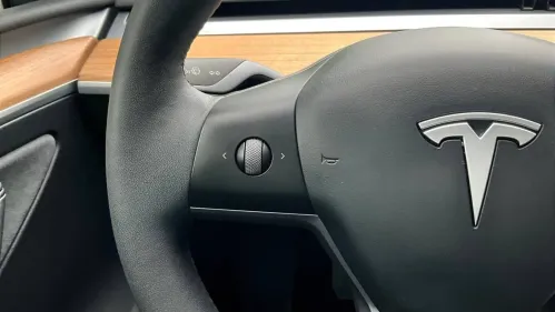 2023 Tesla Model Y 7SAYGDEE1PA090880