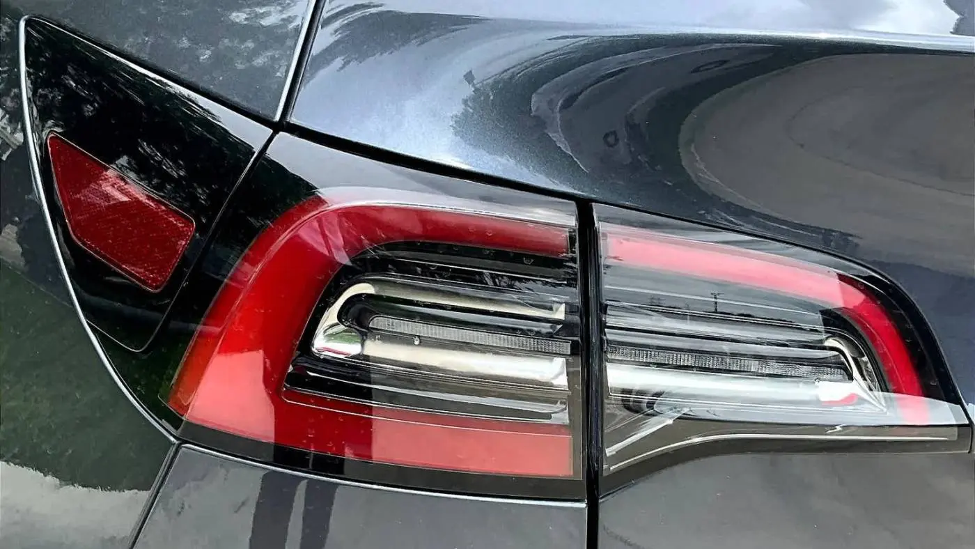 2023 Tesla Model Y 7SAYGDEE1PA090880
