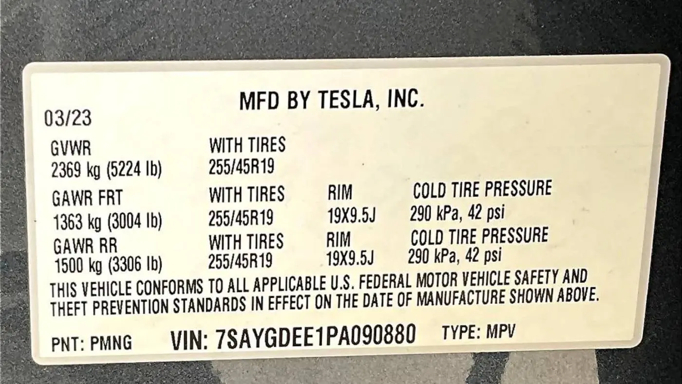 2023 Tesla Model Y 7SAYGDEE1PA090880