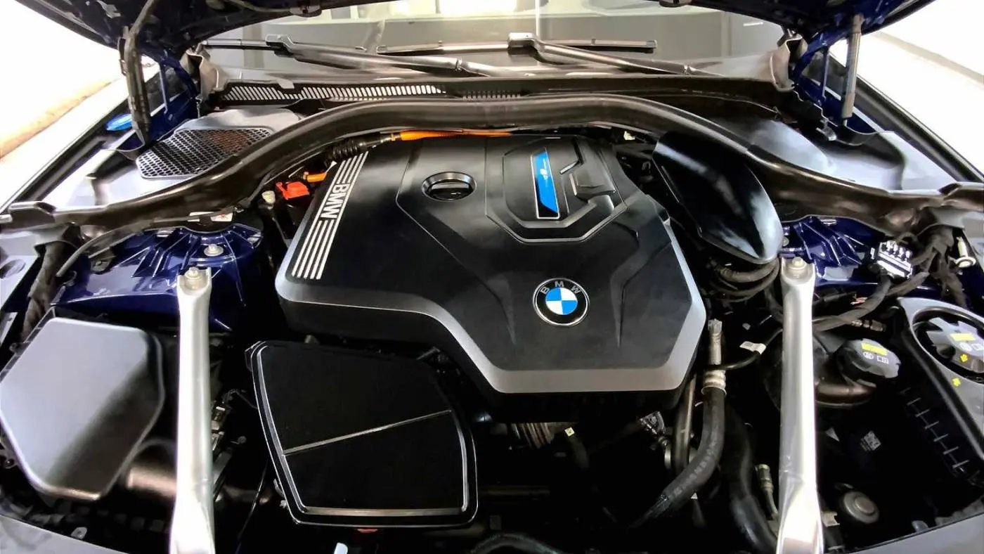 2022 BMW 5 Series WBA33AG01NCK31296