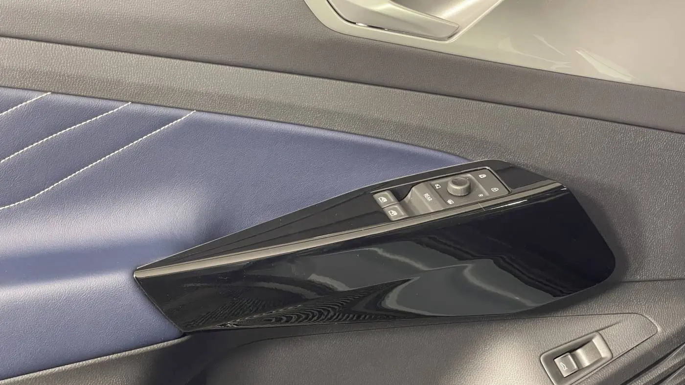 2025 Volkswagen ID.4 1V2DSPE82SC004375