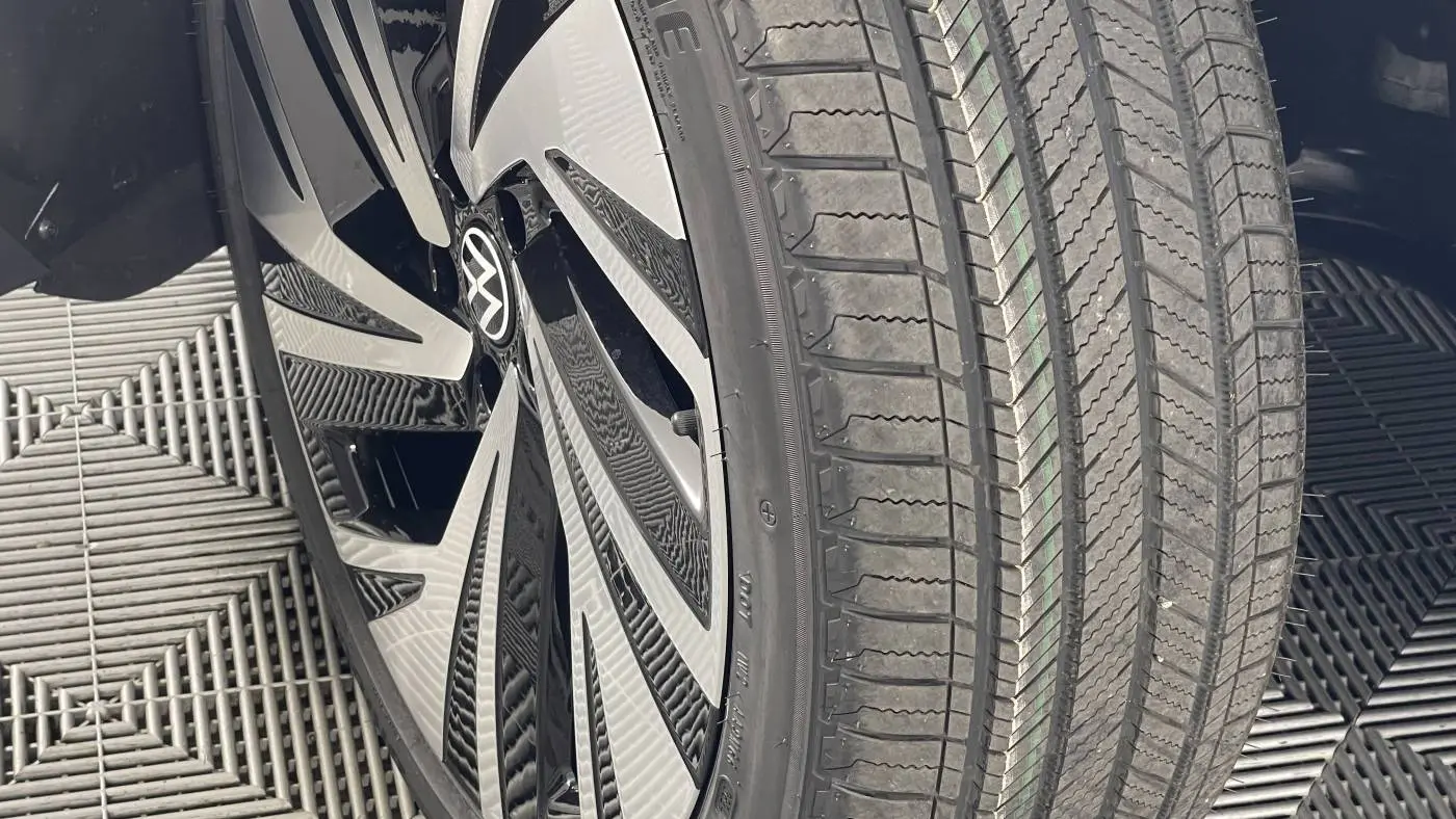 2025 Volkswagen ID.4 1V2DSPE82SC004375