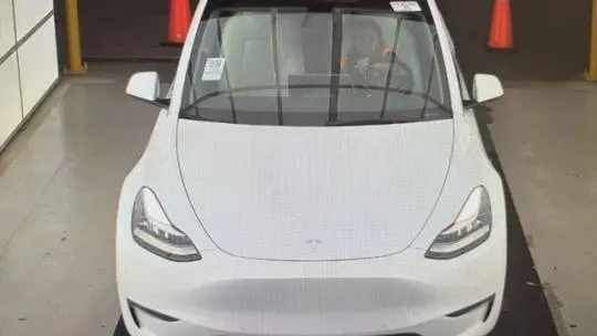 2022 Tesla Model Y 7SAYGDEE4NF365819