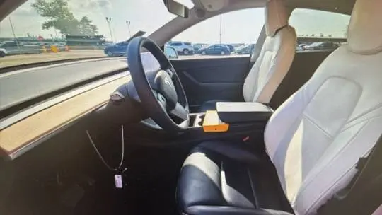 2022 Tesla Model Y 7SAYGDEE4NF365819