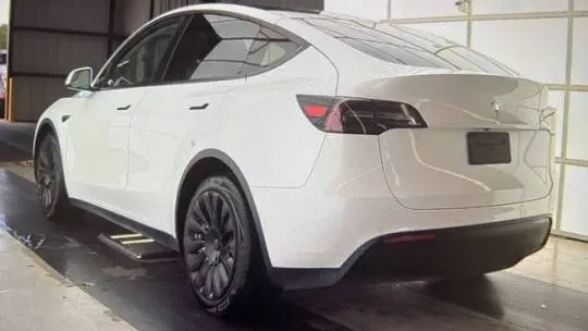 2022 Tesla Model Y 7SAYGDEE4NF365819