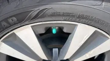 2015 Nissan LEAF - Images - 4