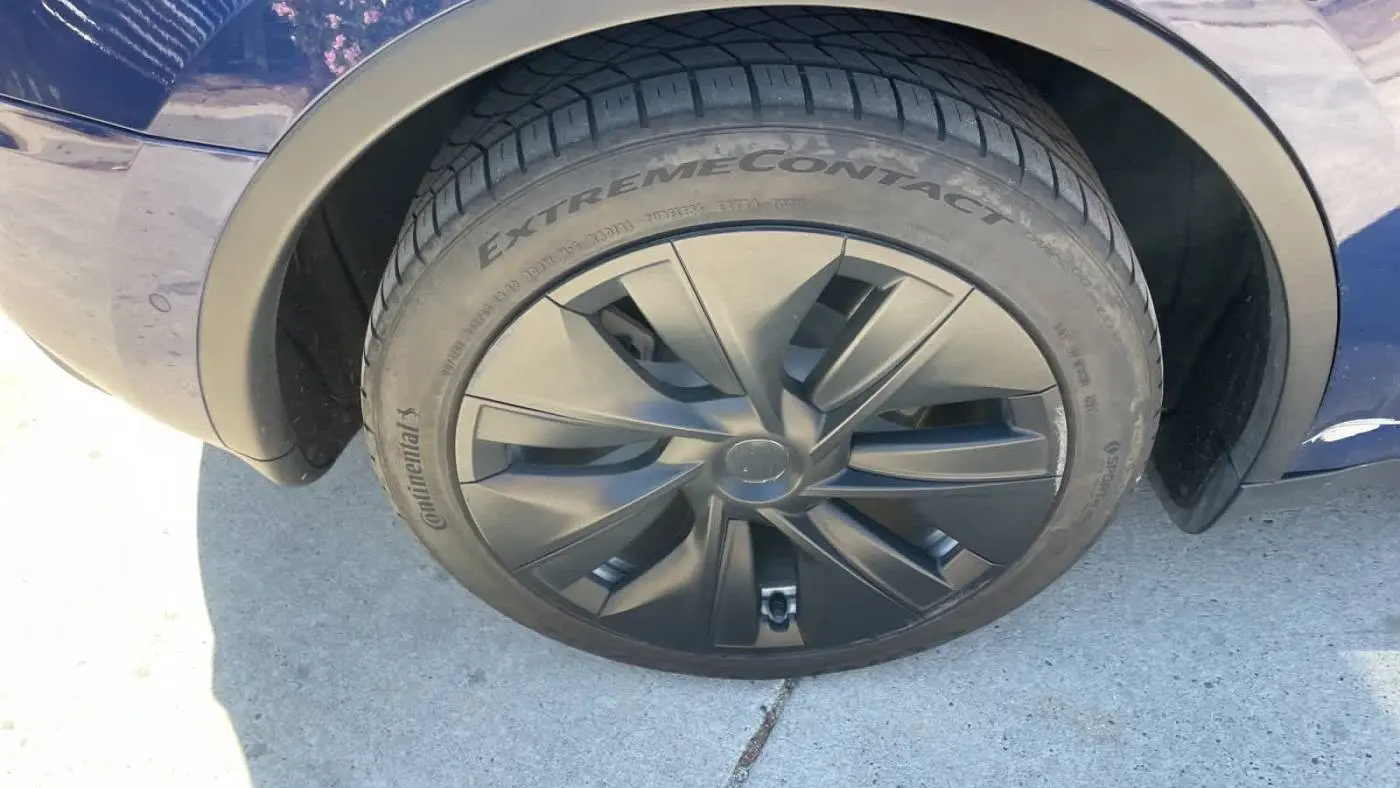 2020 Tesla Model Y 5YJYGDEE3LF055168