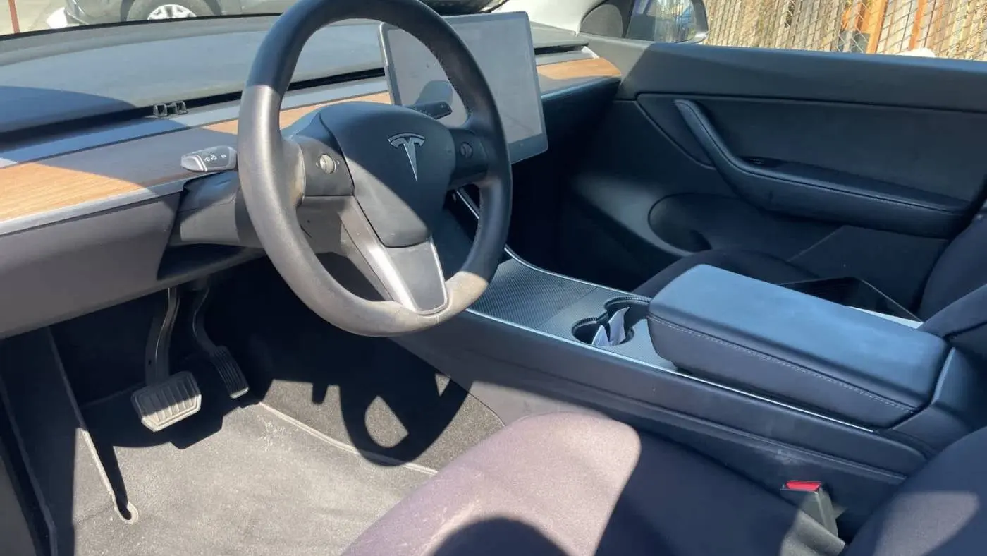 2020 Tesla Model Y 5YJYGDEE3LF055168