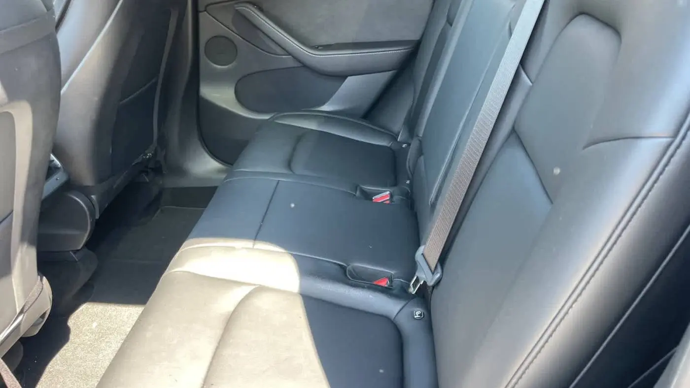 2020 Tesla Model Y 5YJYGDEE3LF055168