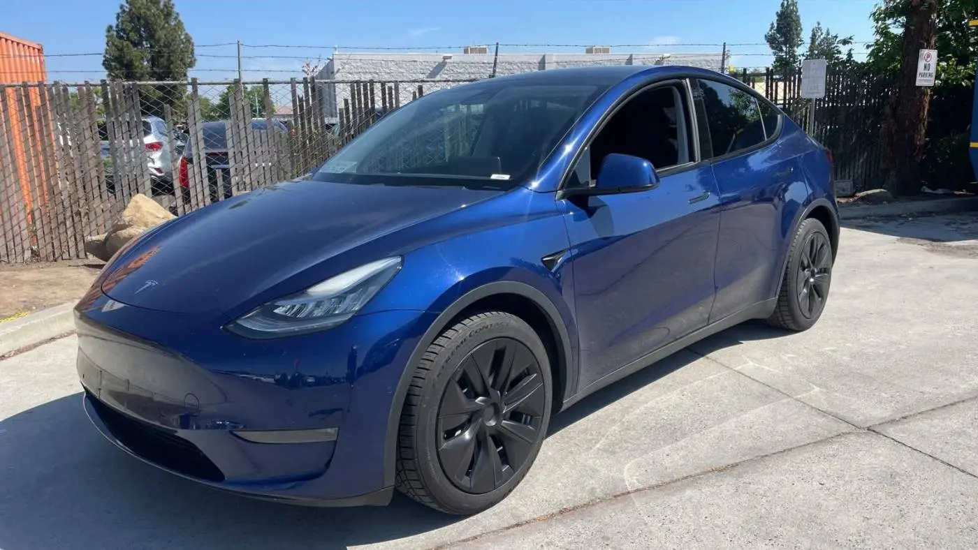 2020 Tesla Model Y 5YJYGDEE3LF055168