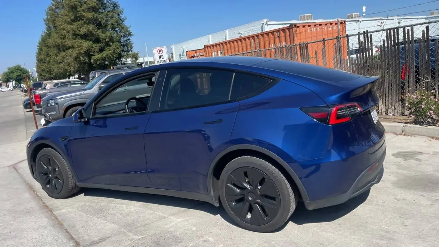 2020 Tesla Model Y 5YJYGDEE3LF055168