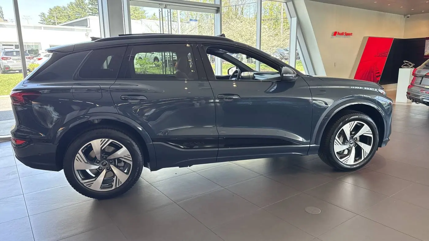 2025 Audi Q6 e-tron WA124BGFXSA038541