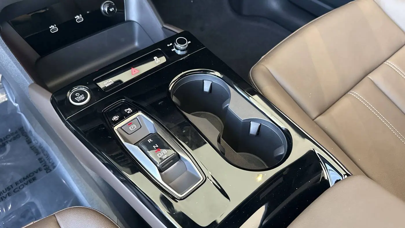 2025 Audi Q6 e-tron WA124BGFXSA038541