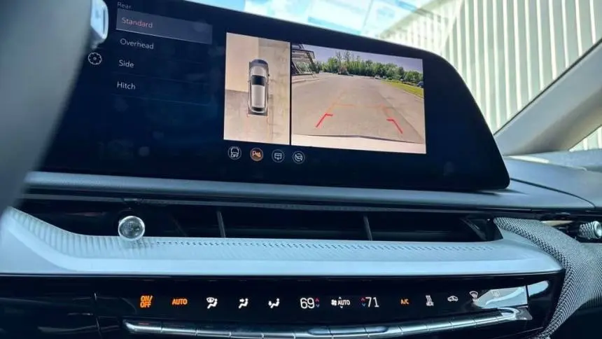 2025 Cadillac OPTIQ 3GYK3EMR2SS158111