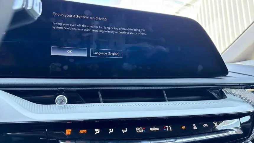 2025 Cadillac OPTIQ 3GYK3EMR2SS158111